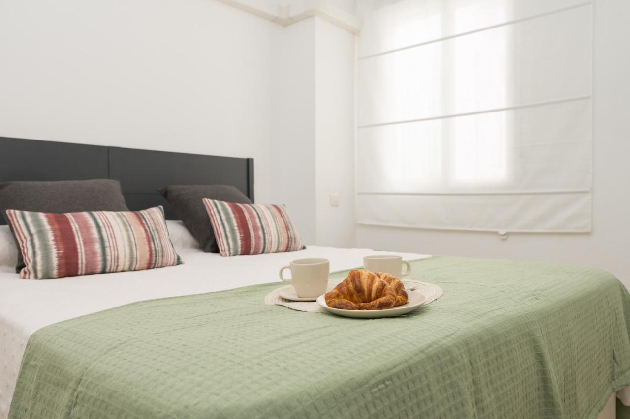 Precioso Apartamento Con Habitacion Separada En Centro Historico De Málaga Exteriör bild