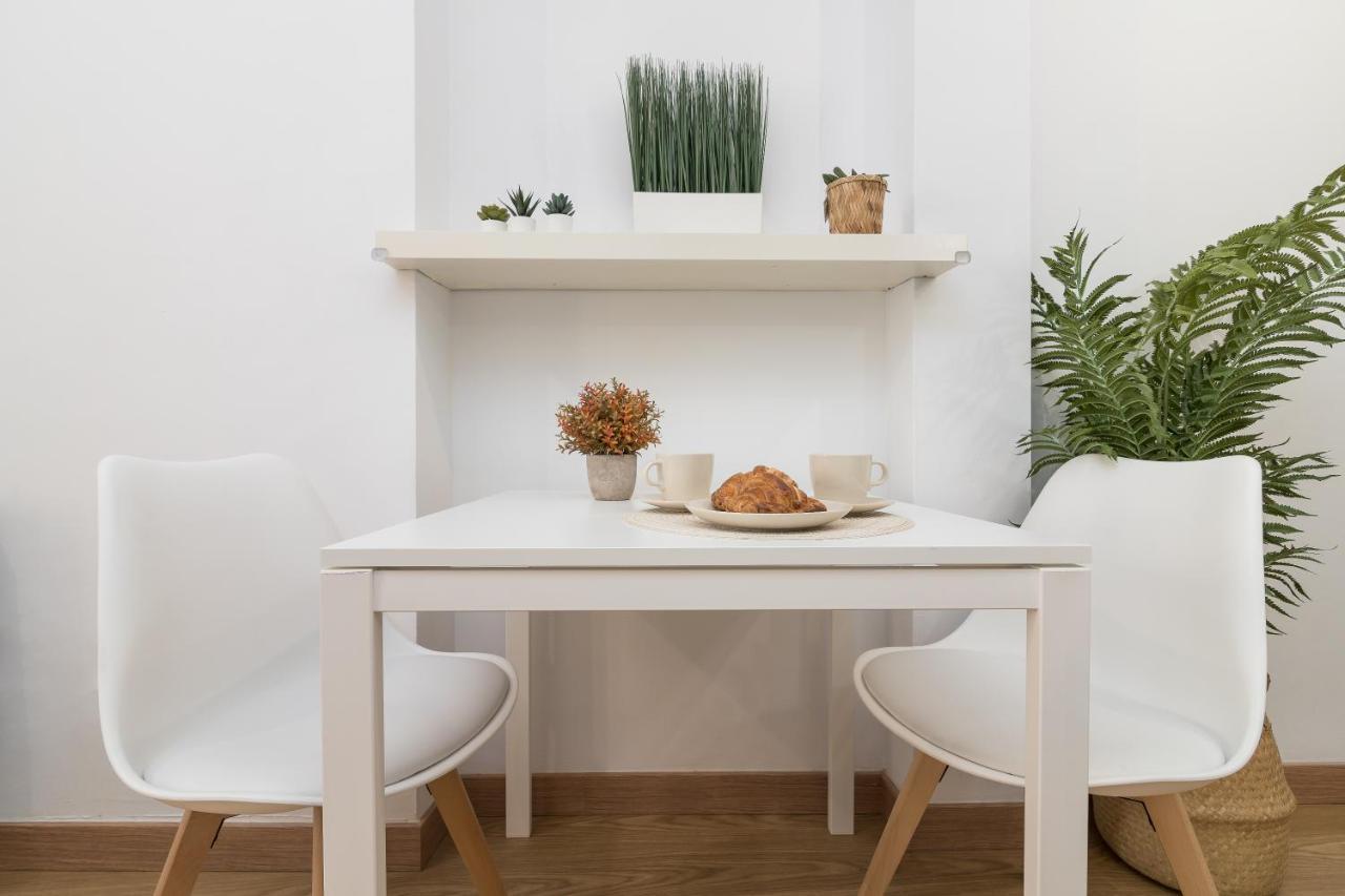 Precioso Apartamento Con Habitacion Separada En Centro Historico De Málaga Exteriör bild